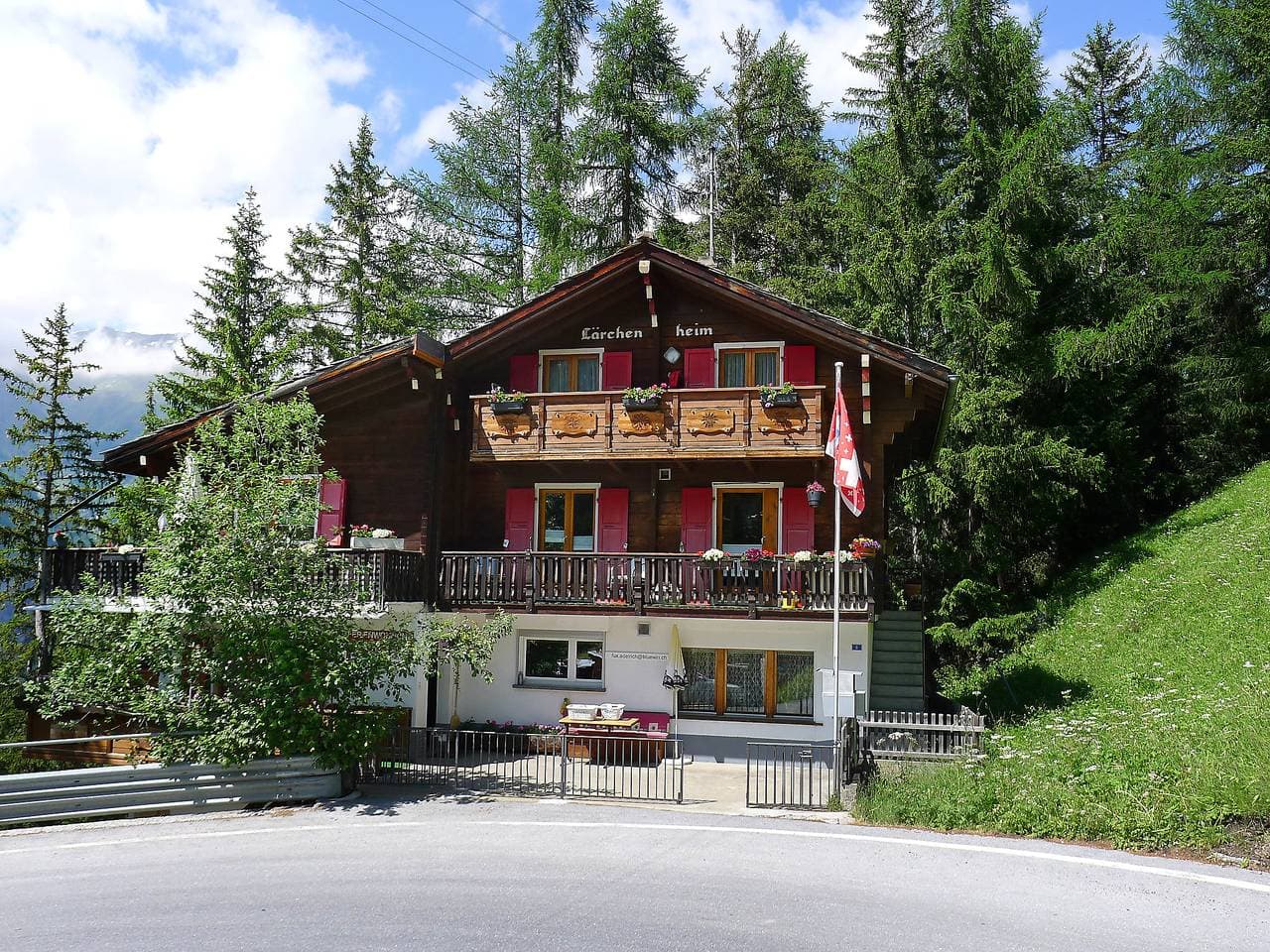 Gasenried: Zweifamilienhaus Lärchenheim 1