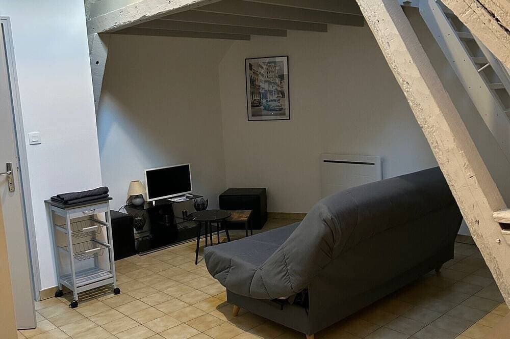 Foto 8 von 24: Downtown apartment - Drouaise - mezzanine - sleeps 4