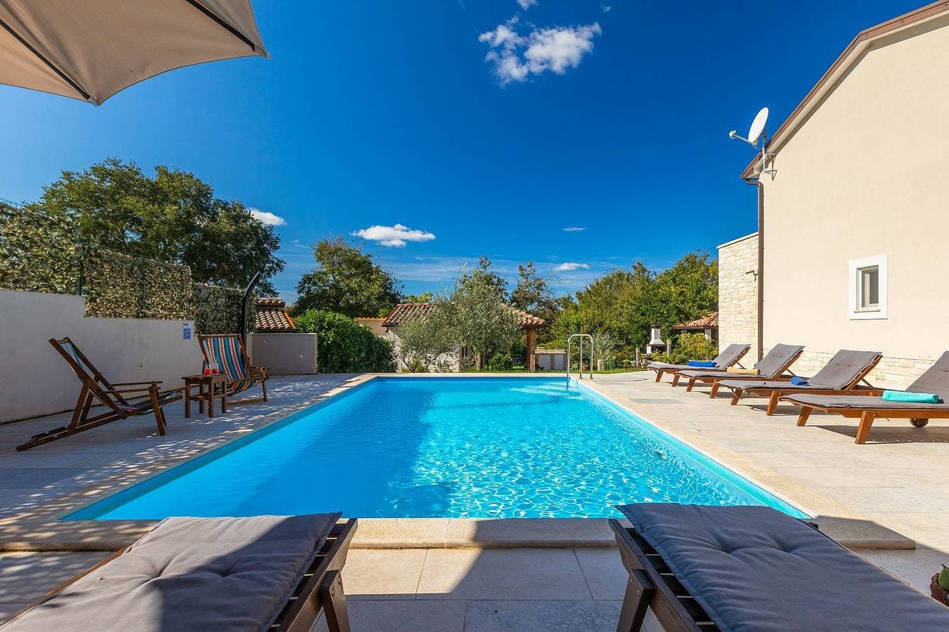 Foto 2 von 40: Traumhafte Finca mit Tischtennis, Spielplatz, Basketballplatz, Privatpool, Outdoor-Kueche