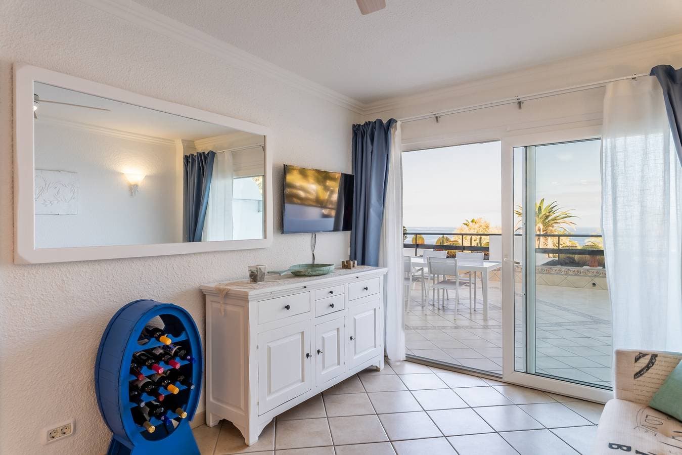Foto 2 von 35: Exclusive Sea Views Villamar - Big Terrace & Pool