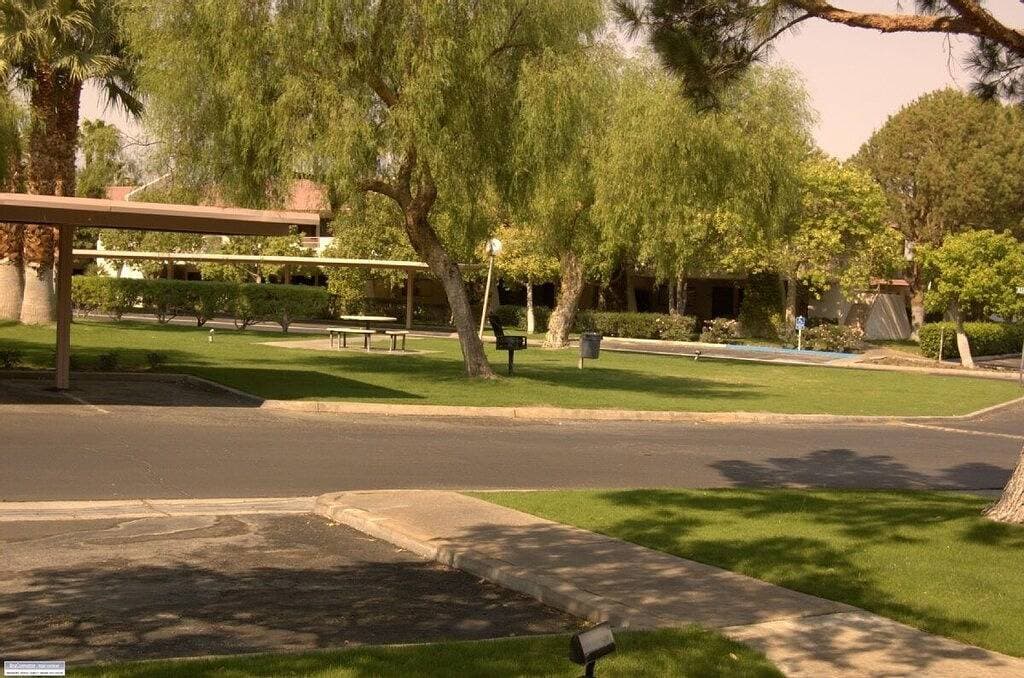 Foto 4 von 17: Palm Springs Condo in wunderschönen Garten.  Nähe der wichtigsten Sehenswürdigkeiten.