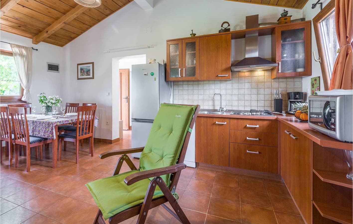 Foto 9 von 32: Gemütliche Ferienwohnung in Loborika: WLAN, Parkplatz, Klimaanlage und Terrasse, 1,5 km vom Stadtzentrum entfernt