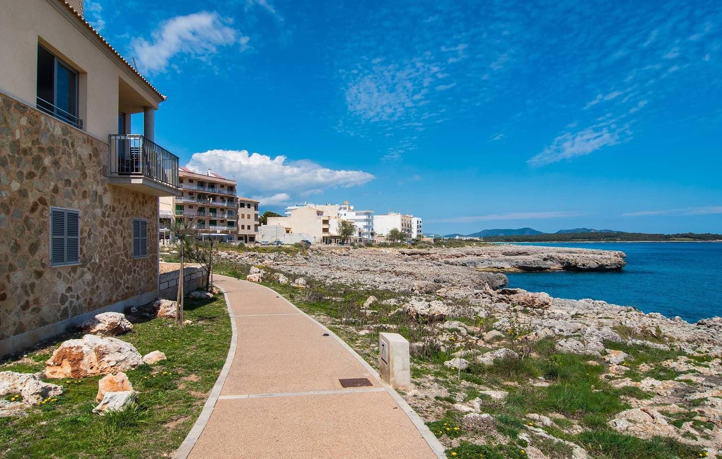 Foto 6 von 27: Meerblick-Apartment mit Terrasse, Küche, WiFi | 900m zum Strand