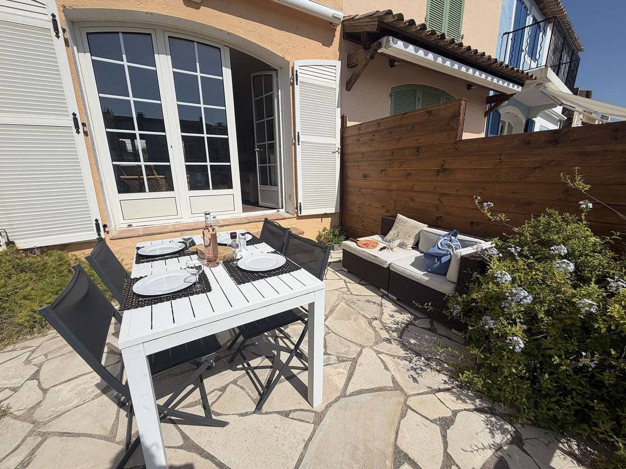 Foto 5 von 21: Haus mit Klimaanlage und WLAN, eigener Liegeplatz nahe am Strand