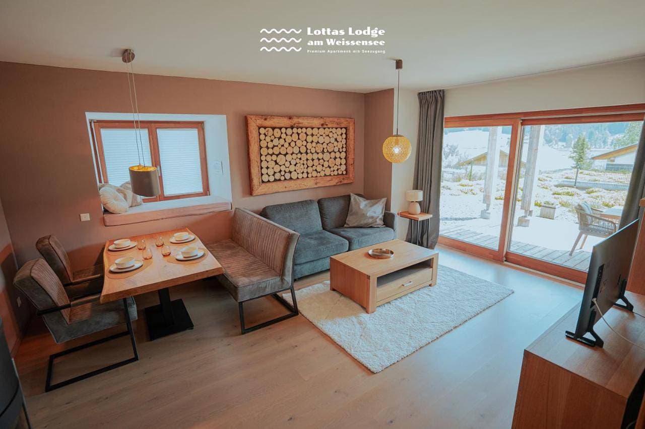 Foto 2 von 36: Two-Bedroom Apartment with Lake View