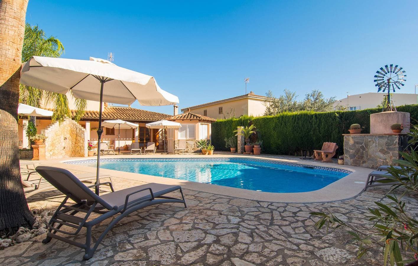 Foto 6 von 52: Sonnige Terrassenwohnung mit Pool 2,5 km vom Strand Cala Morlanda entfernt