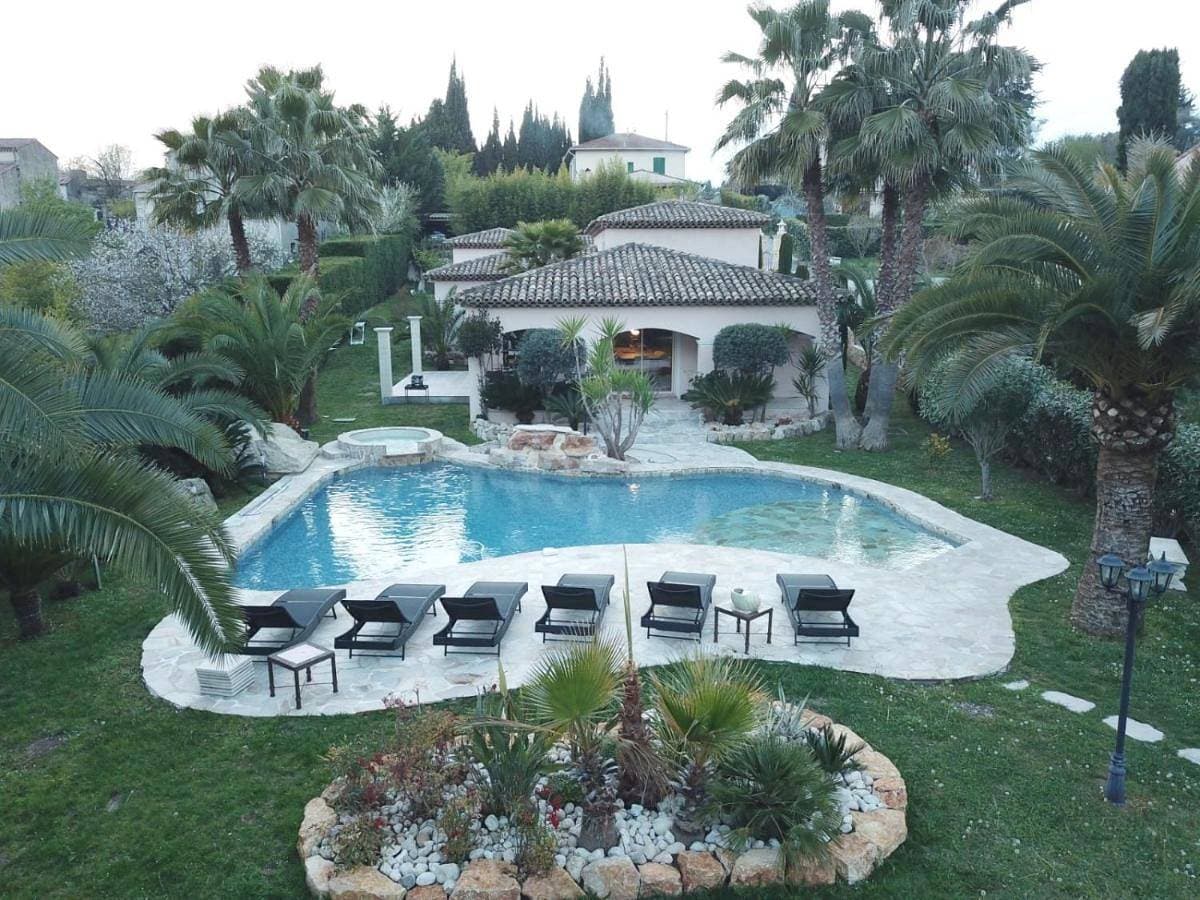 Luxueuse villa piscine et jacuzzi 1