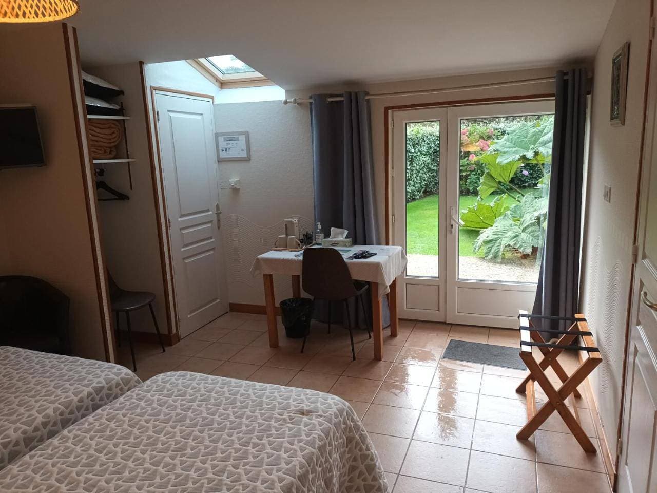 Foto 7 von 27: Twin Room with Garden View
