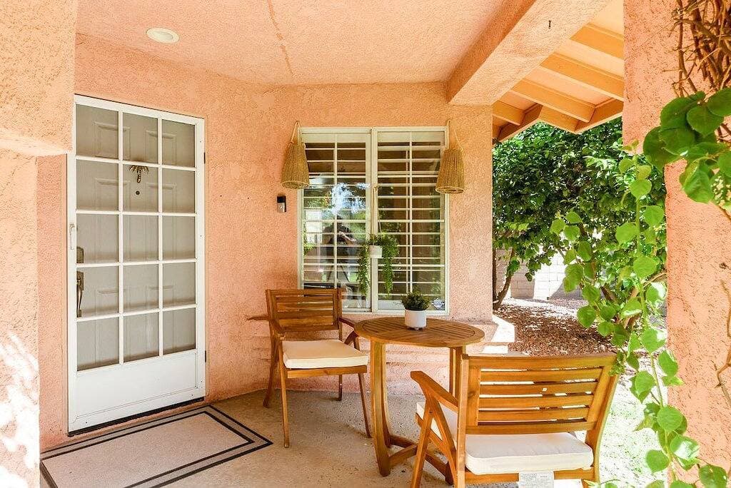 Foto 10 von 44: Coastal Chic 3 Bdrm House w/ Brand New Saltwater Pool - Walk to Tennis Garden