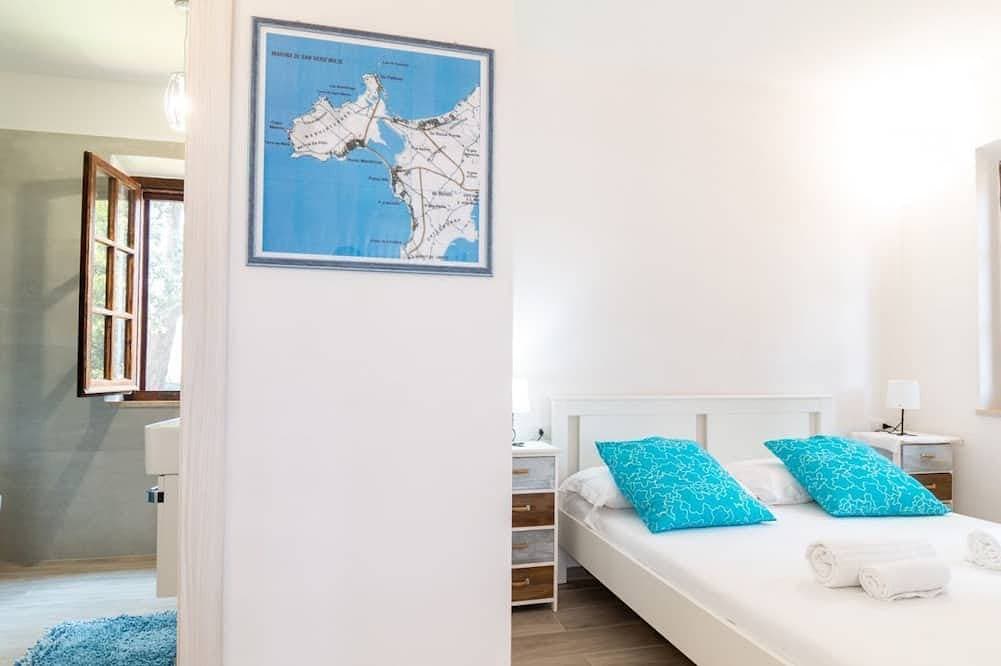 Foto 2 von 30: Dein entspannter Rückzugsort in Mandriola, nur wenige Schritte vom Meer entferntWillkommen im Apartment Corallo, einem gemütlichen Studio in Mandriola, nur 3 Gehminuten vom Strand entfernt. Ideal für alle, die einen erholsamen und komfortablen Urlaub