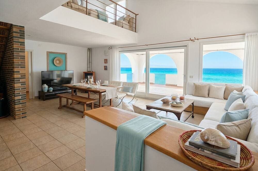 Foto 9 von 30: ClickSardegna - Villa Horizon mit Whirlpool und Blick auf die Bucht der Nymphen