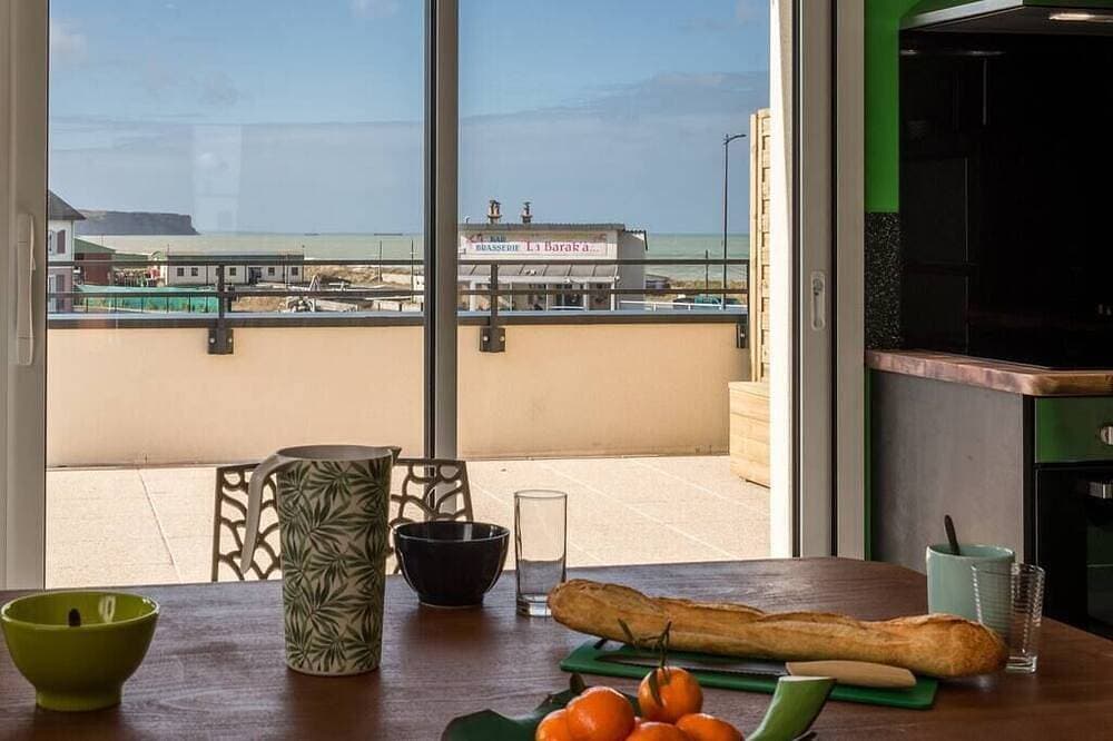 Babord, apartment with terrace and sea view, parking 1