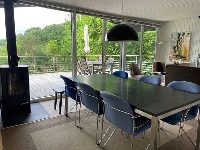 Foto 11 von 22: Ferienhaus auf hohem Naturgrund mit Blick auf Wald- und Naturlandschaft bei Femmøller