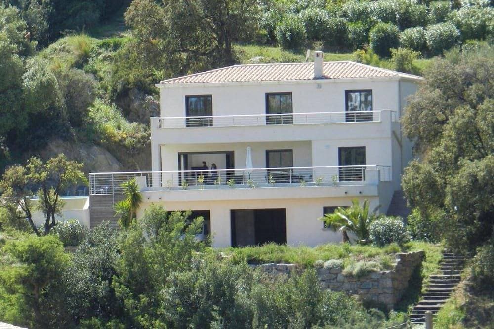 Foto 11 von 24: Beautiful villa, sea view, walking distance to the beach, heated infinity pool
