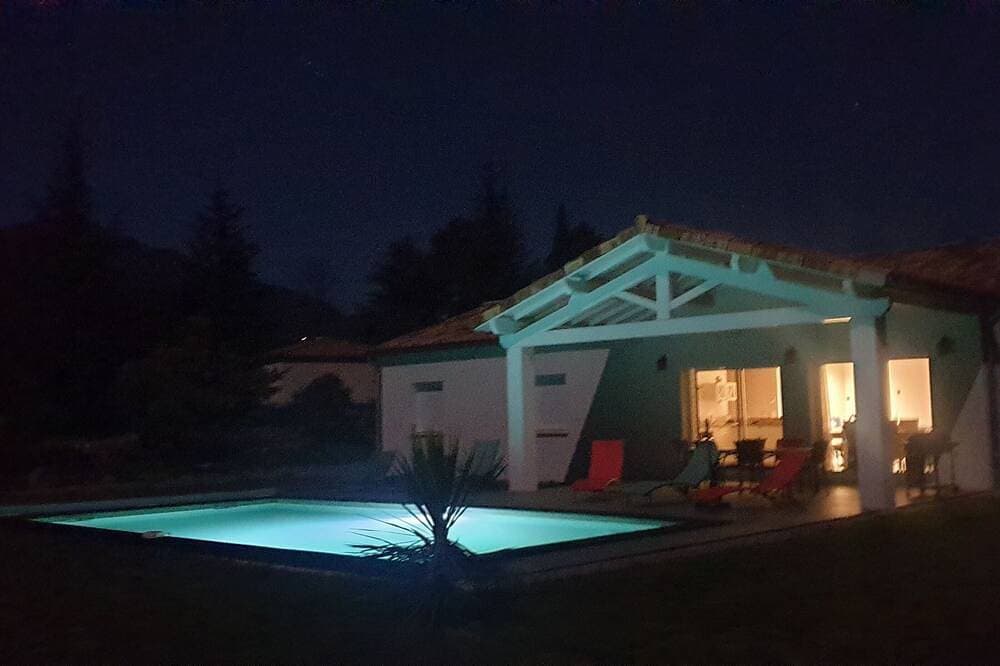 Foto 9 von 30: Schöne Villa Ardeche mit herrlicher Terrasse und Pool mit Blick auf die Weinberge