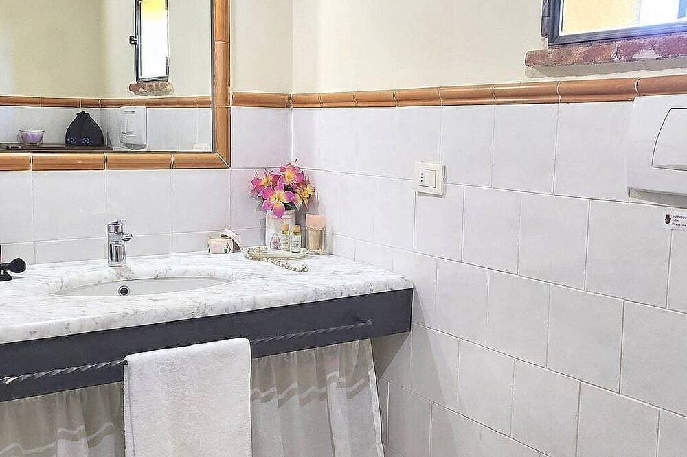 Foto 12 von 27: Casa Ramisia B: A characteristic and welcoming two-story apartment surrounded by a wonderful park, with Free Wi-Fi.