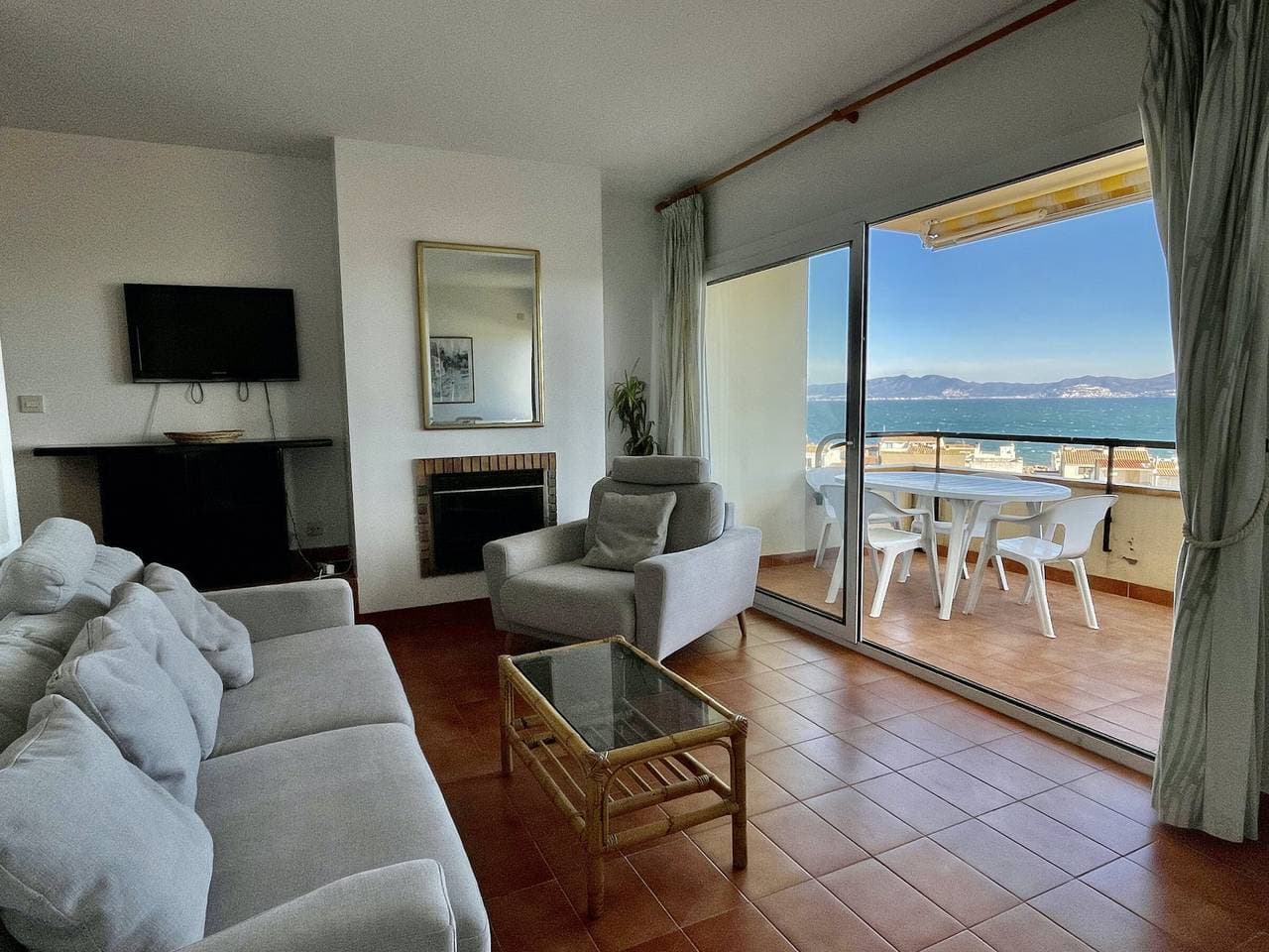 Foto 2 von 35: Gemütliche Wohnung in L'Escala für 4 Personen, zentral gelegen mit Terrasse und Geschirrspüler