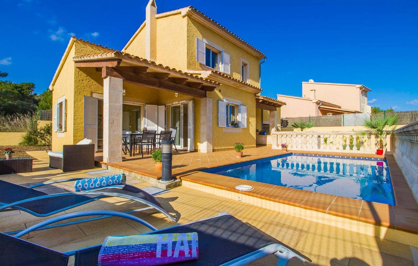 Foto 12 von 36: Rückzugsort am Meer mit Pool und Terrasse bei Cala Mitjana