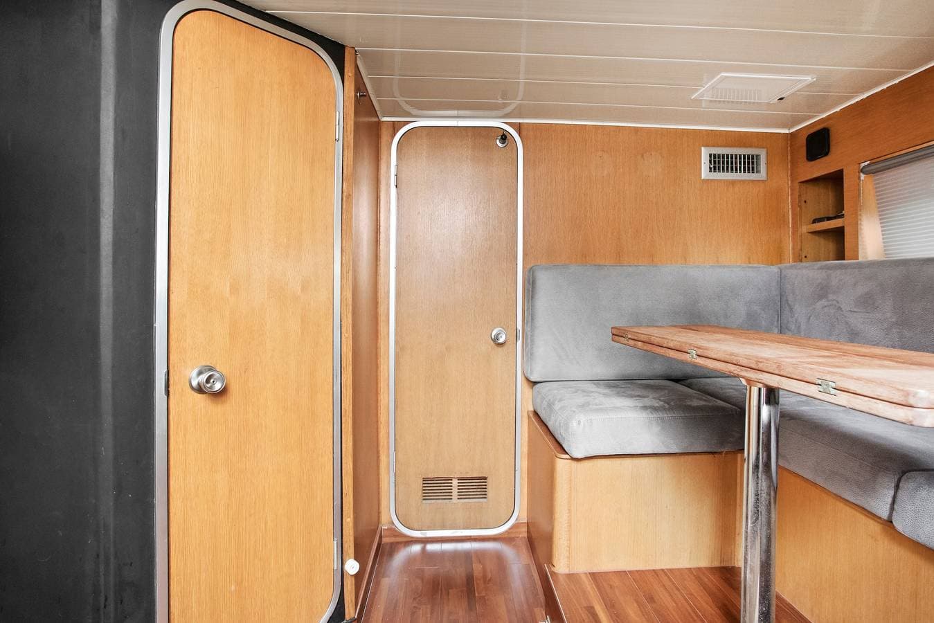 Foto 9 von 24: Boot 'Port De Saint-Raphaël' mit Meerblick und privater Terrasse
