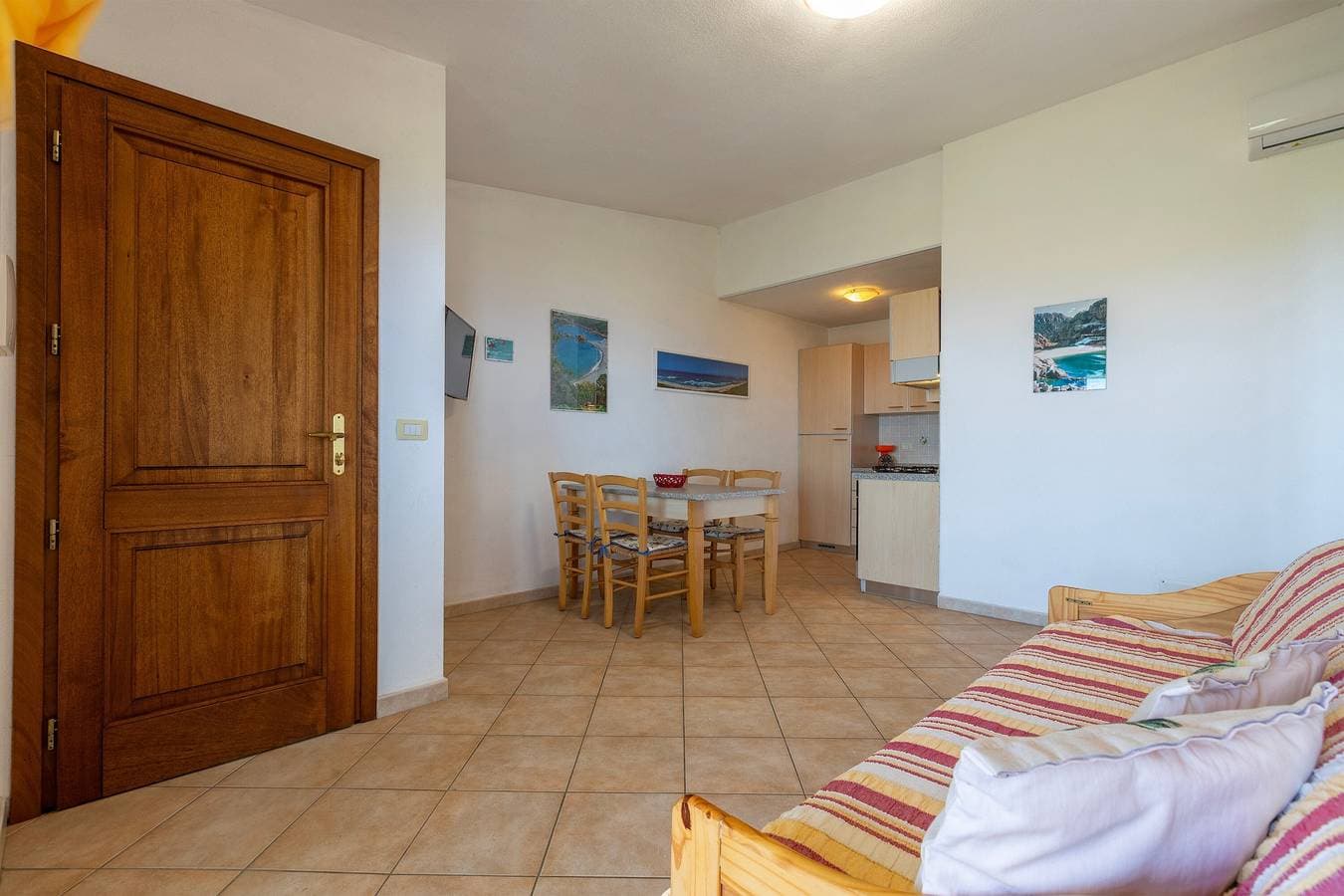 Foto 4 von 37: Ferienwohnung 'Sea View Isola Rossa Apartment' mit Meerblick, WLAN und Klimaanlage