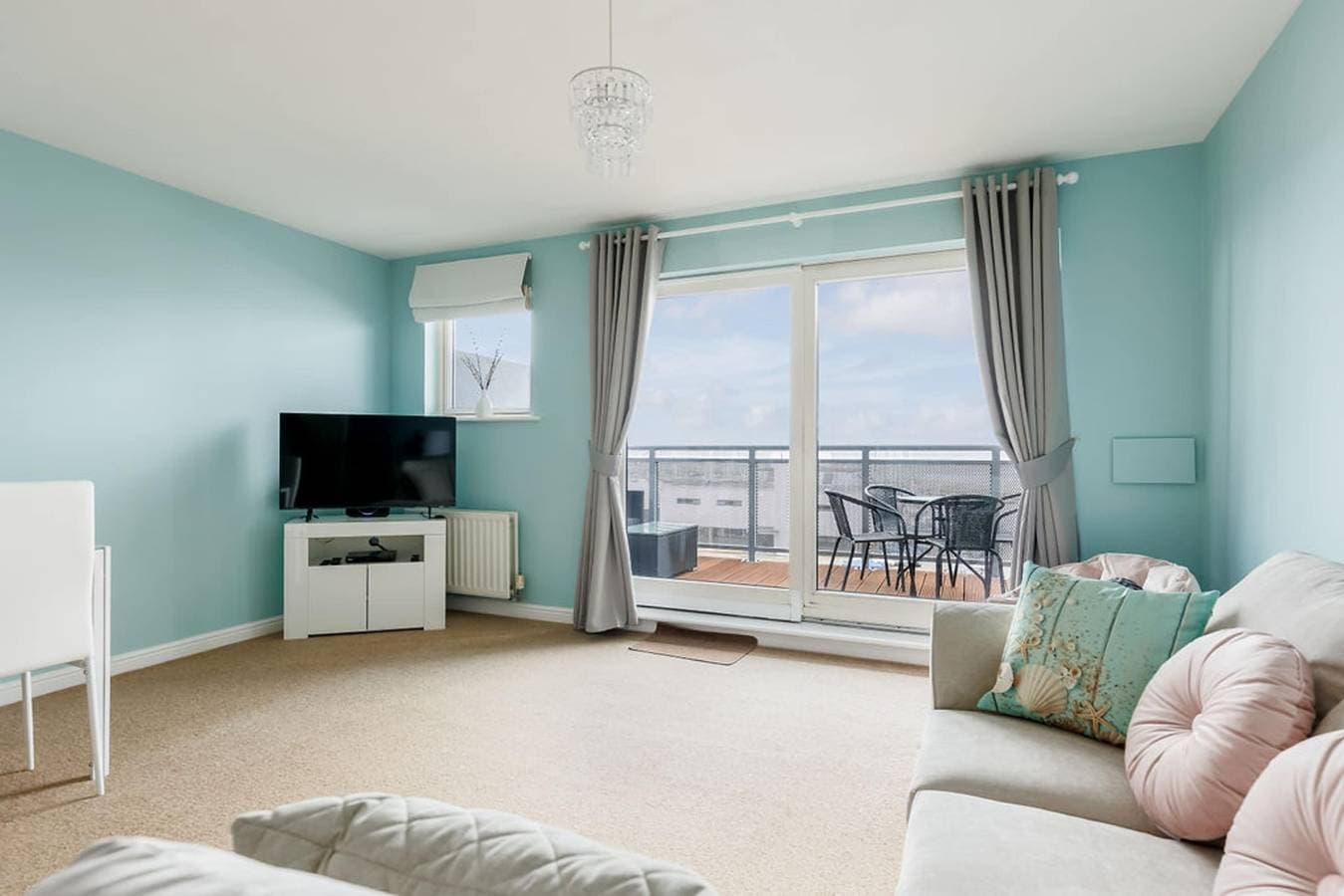 Foto 3 von 26: Ocean Breeze - Two Bedroom Apartment with Parking