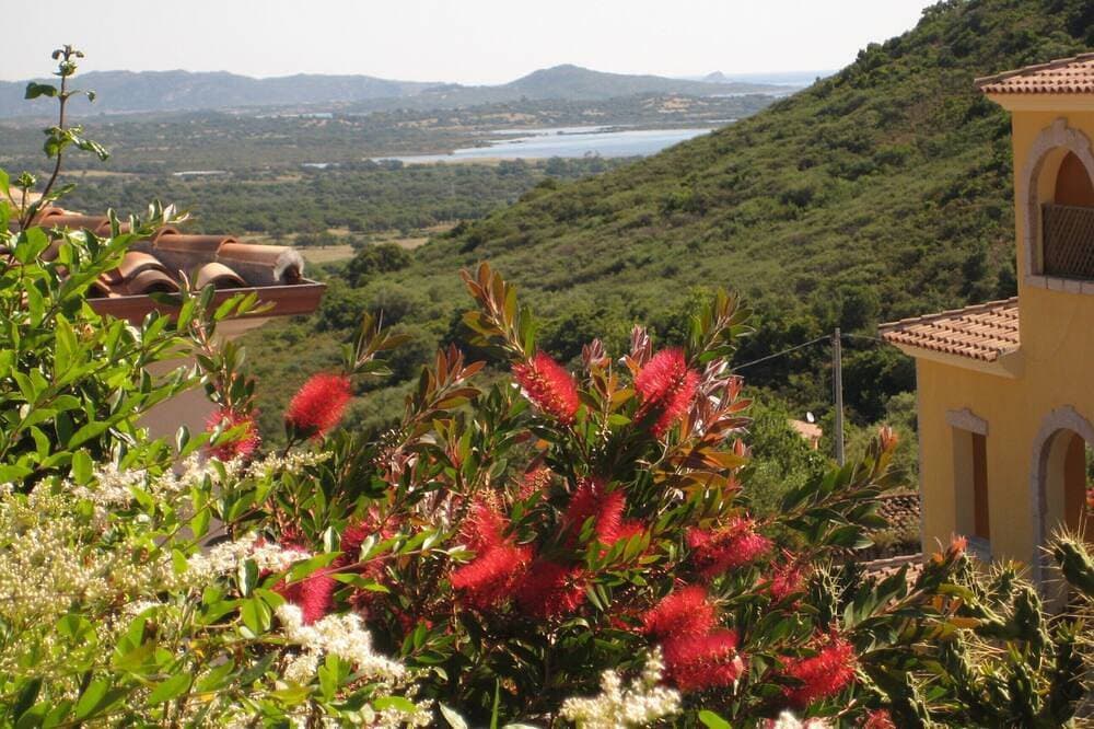 Foto 7 von 19: Ferienhaus mit Garten, ruhige Lage mit schönem Blick auf  Meer und Tavolara