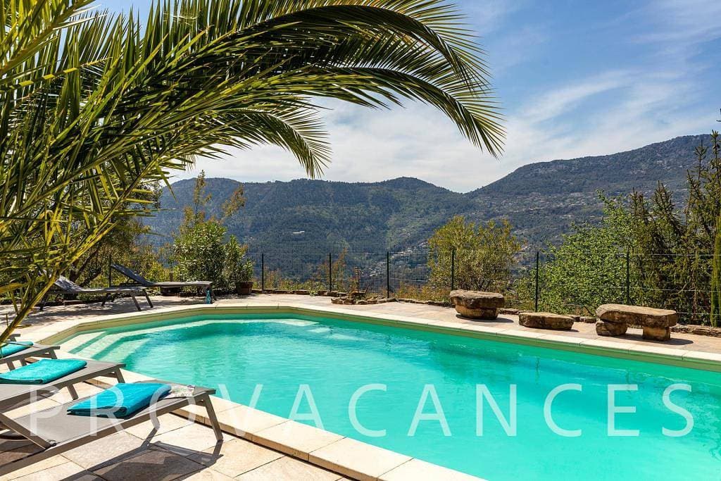 Große Villa mit Pool nördlich von Nizza in der Nähe von Contes 1