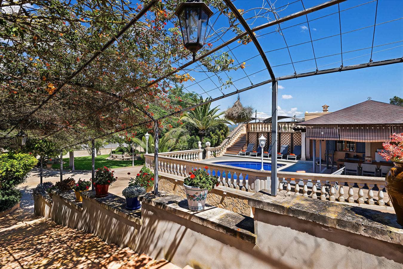 Foto 9 von 40: Villa für 8 Personen mit Pool