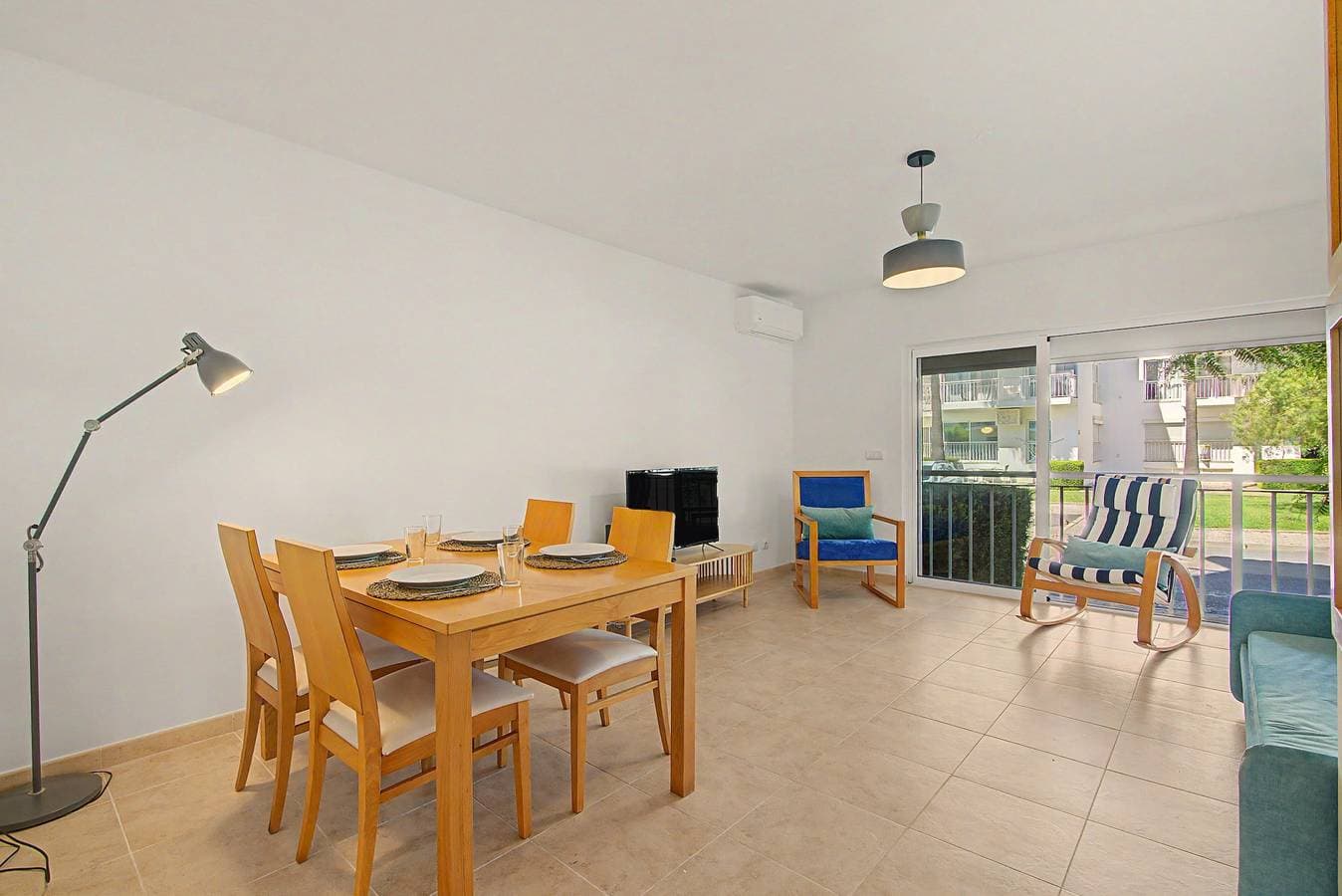 Foto 2 von 25: Sonnige 2-Zimmer-Wohnung in abgeschlossener Anlage mit Pool, 5 Min. vom Strand entfernt