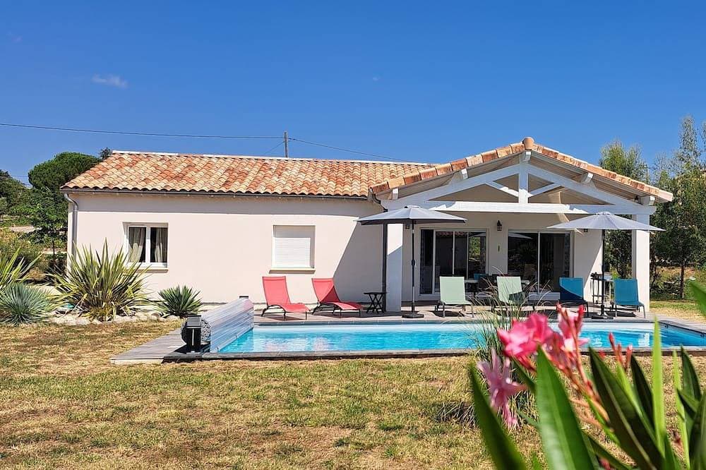 Schöne Villa Ardeche mit herrlicher Terrasse und Pool mit Blick auf die Weinberge 1