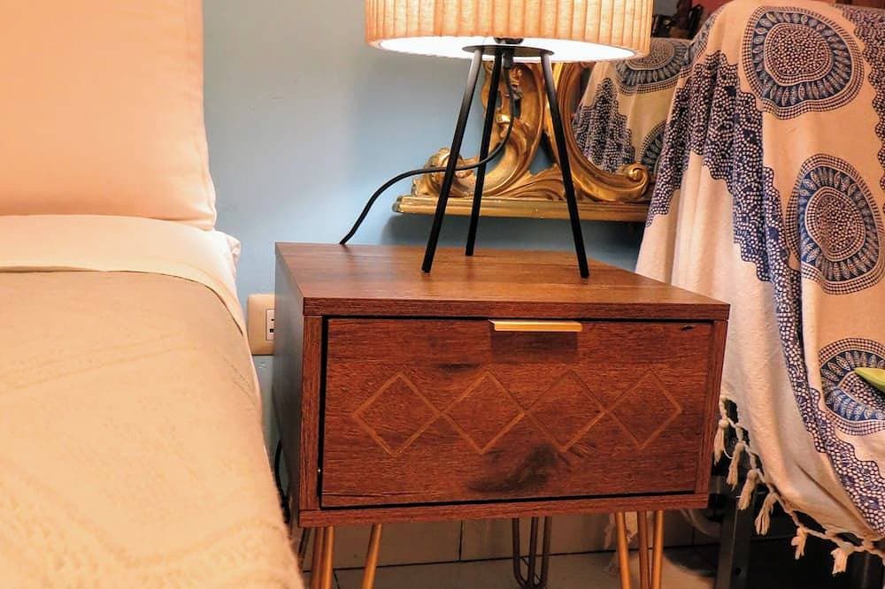 Foto 4 von 30: Großes, ruhiges Zimmer mit WLAN in der Mitte