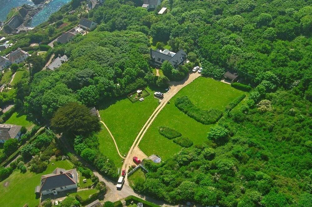 Cottage set in 2 acres, next to coast path, short walk to beach, pub & cafe! 😎 1