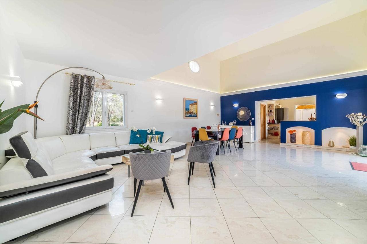 Villa located between Cannes and SaintTropez 1