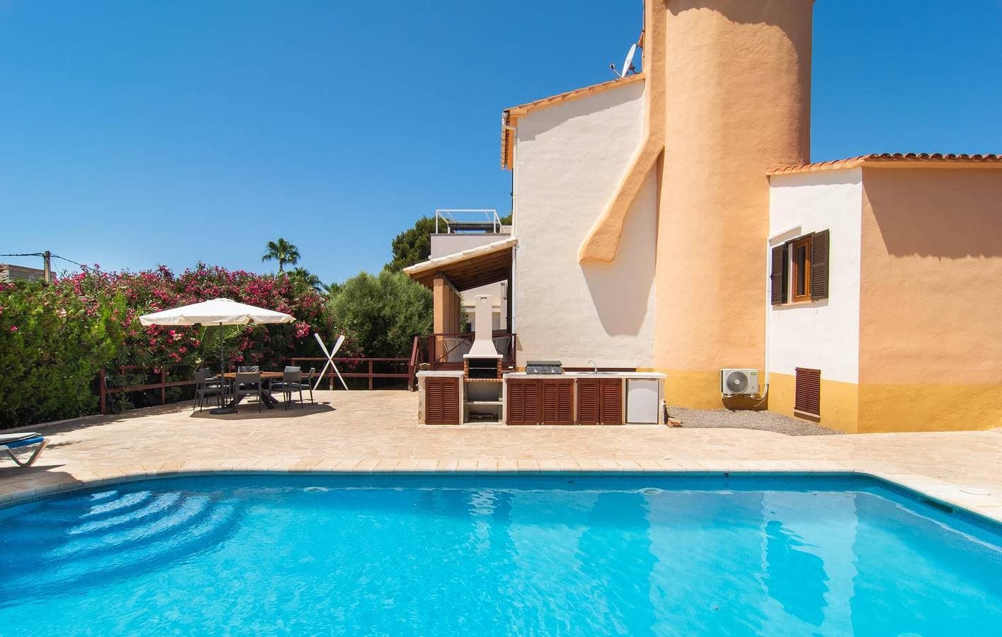 Foto 6 von 37: Meerblick-Apartment mit Pool, Terrasse & AC - Cala Pi 800m