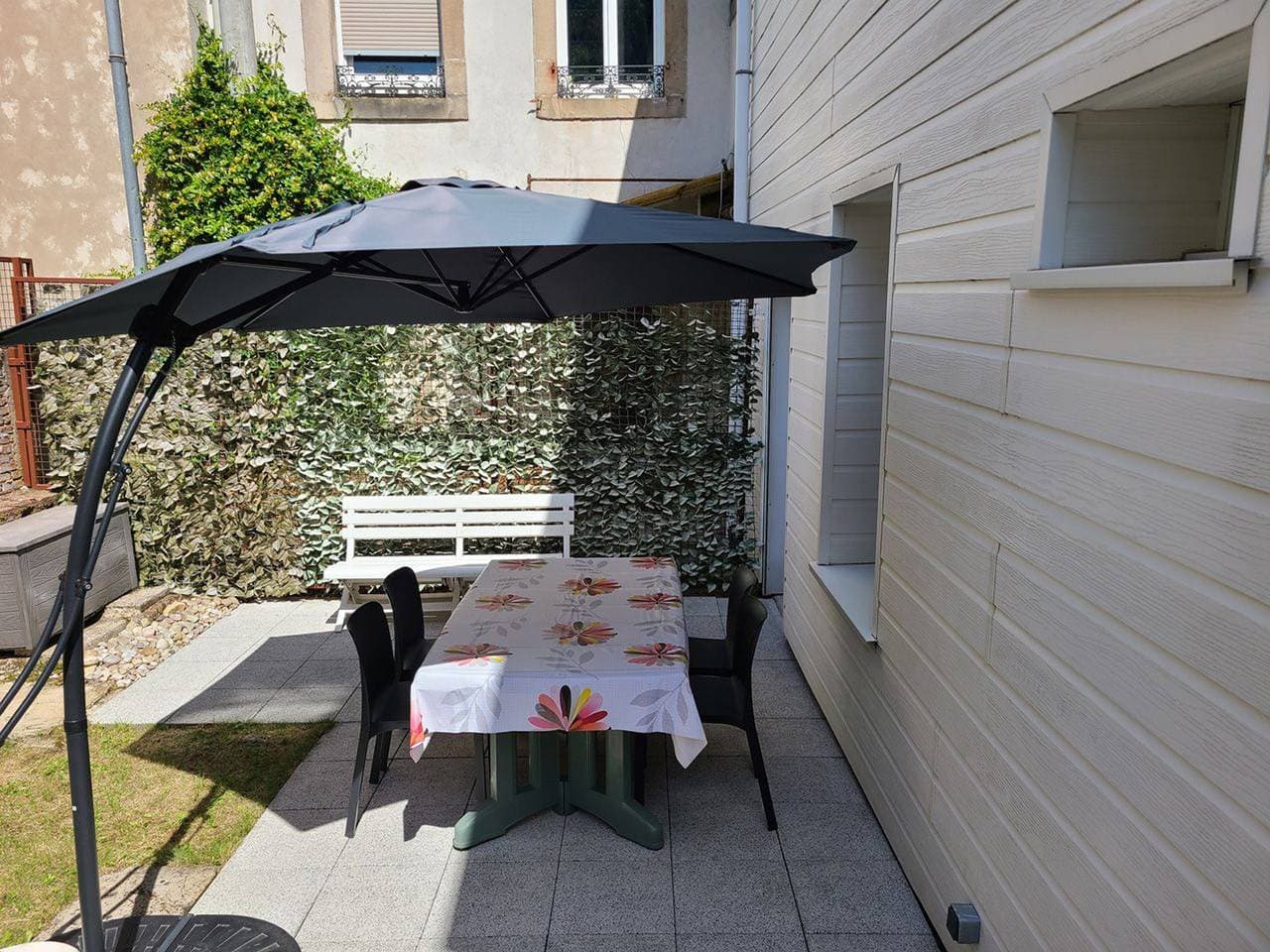 Foto 4 von 19: Gemütliche, renovierte Wohnung mit Terrasse im Zentrum von Épinal, nahe Bahnhof und Freizeitaktivitäten