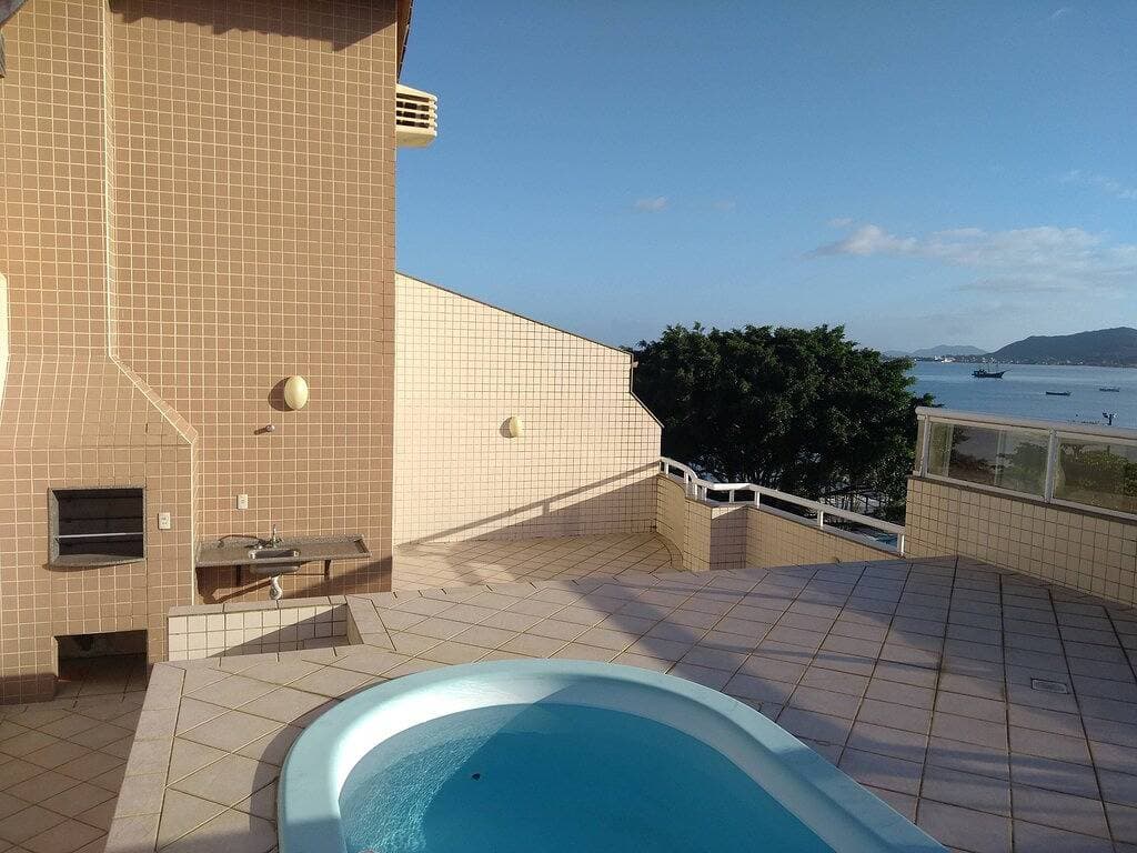 Foto 10 von 22: Penthouse mit fantastischem Meerblick, Pool und Grill auf großer Terrasse