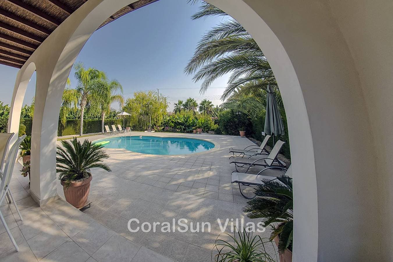 Foto 9 von 78: Erstaunlicher Pool, absolute Privatsphäre, Annehmlichkeiten und Strand in der Nähe