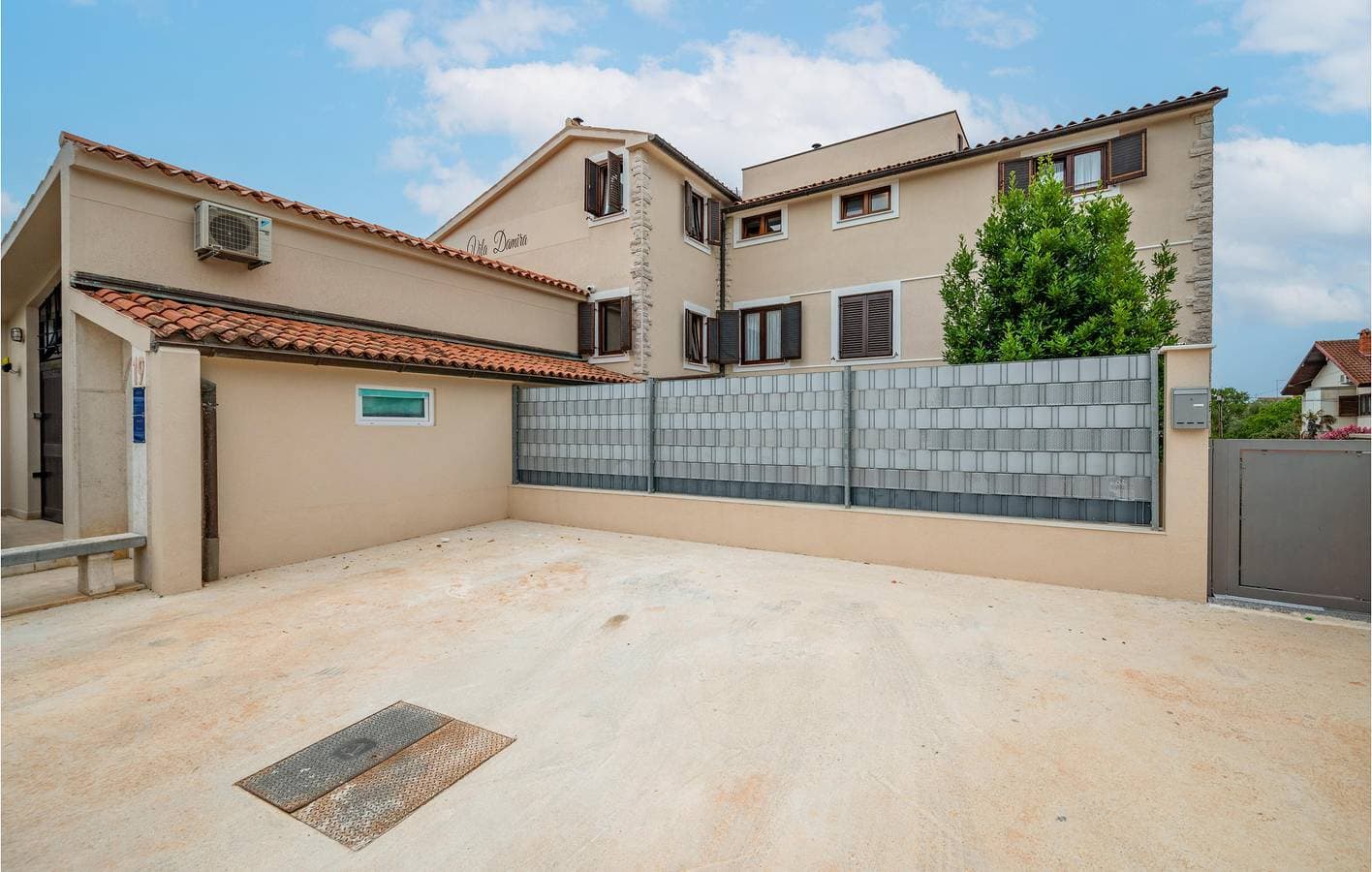 Foto 3 von 29: Reizende Ferienwohnung mit Pool, Terrasse und nur 2 km von Bijela Plaža entfernt