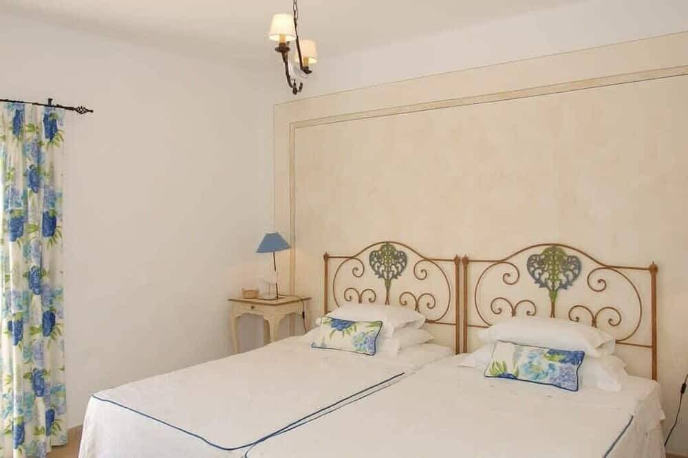 Foto 2 von 30: Villa Faustine, huge lawn, sea view, kid play area