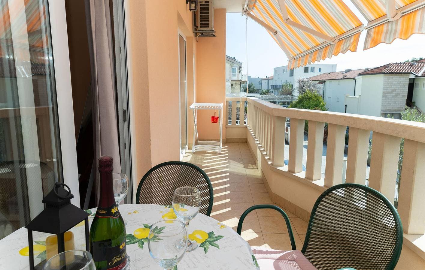 Foto 6 von 27: Ferienwohnung mit Meerblick, Terrasse, WLAN und Parkplatz in der Nähe von Makarska