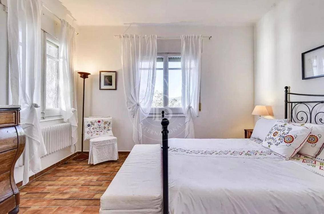 Foto 3 von 13: First line 4 bed Villa with Sea views