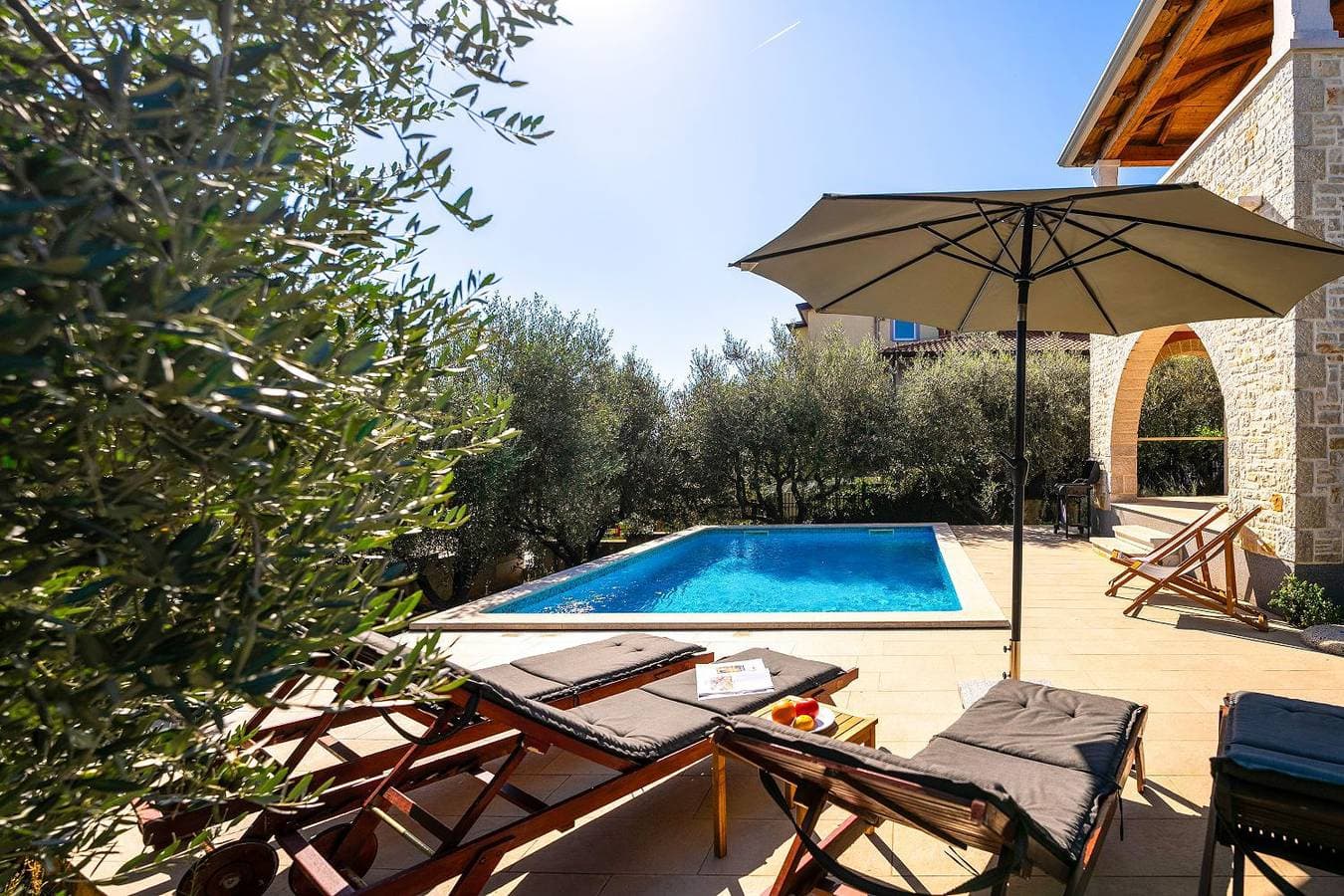 Foto 4 von 40: Idyllische Villa mit Panorama Meerblick, Privatpool, Babybett, Aussendusche, umgeben von Oleander und Oliven