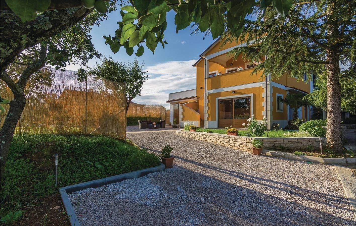 Foto 2 von 33: Gemütliche 1-Zimmer-Wohnung mit Pool und Terrasse in der Nähe von Gračišće