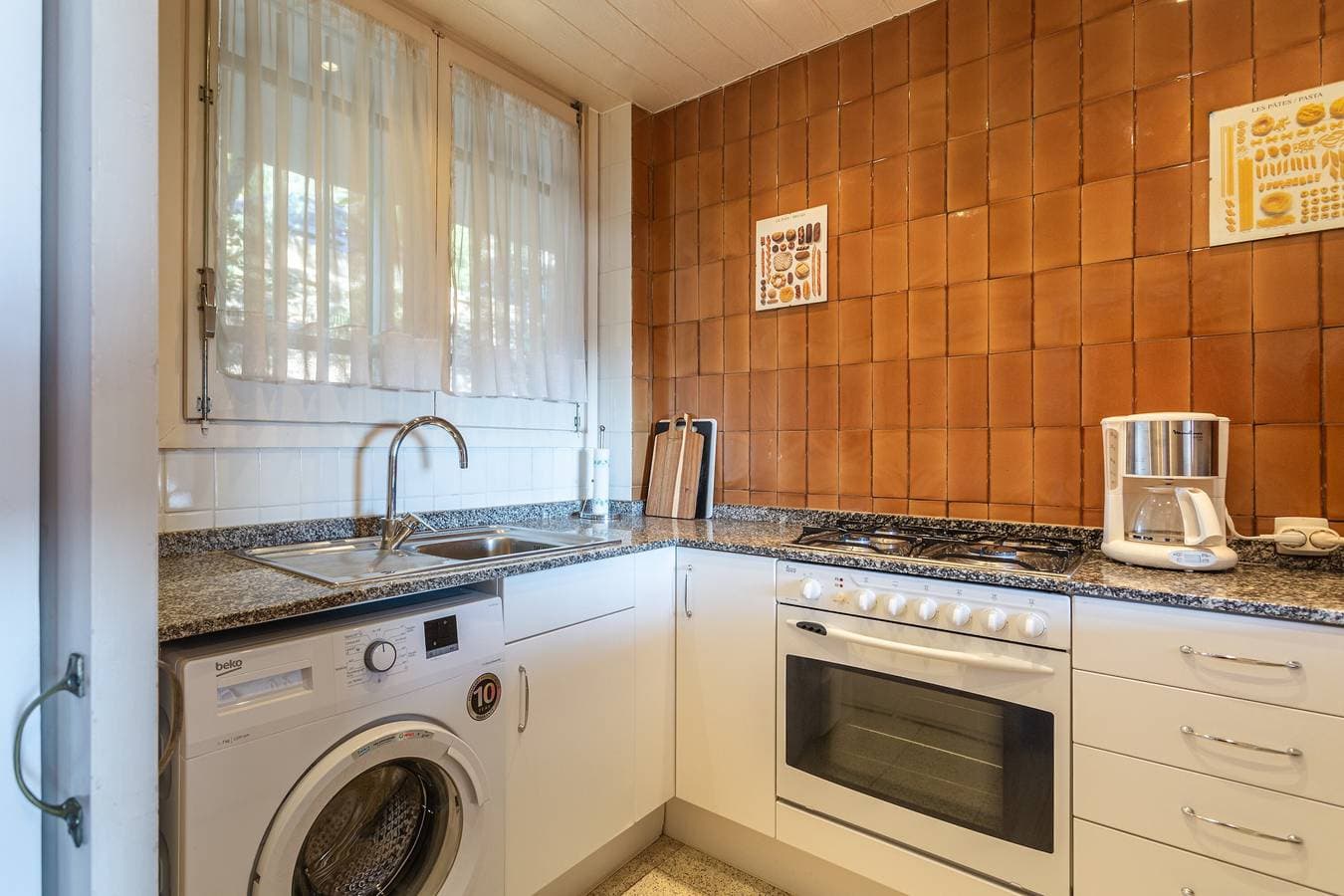 Foto 8 von 29: Ferienwohnung 'Corinna' mit Meerblick, privater Terrasse und WLAN