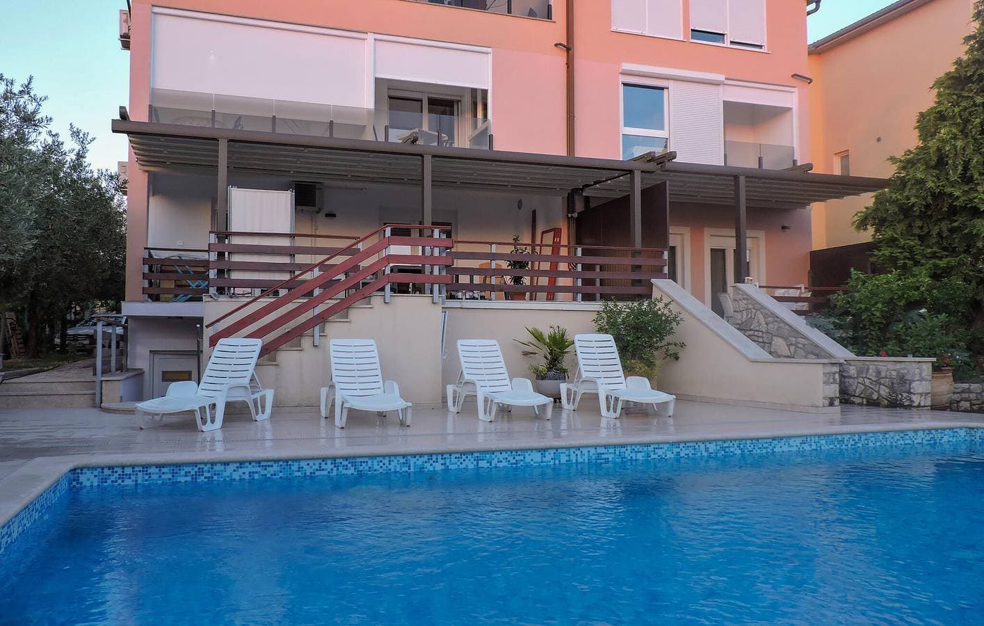 Foto 8 von 25: Apartment mit Meerblick, Terrasse, Parkplatz und WLAN in der Nähe des Strandes von Fažana