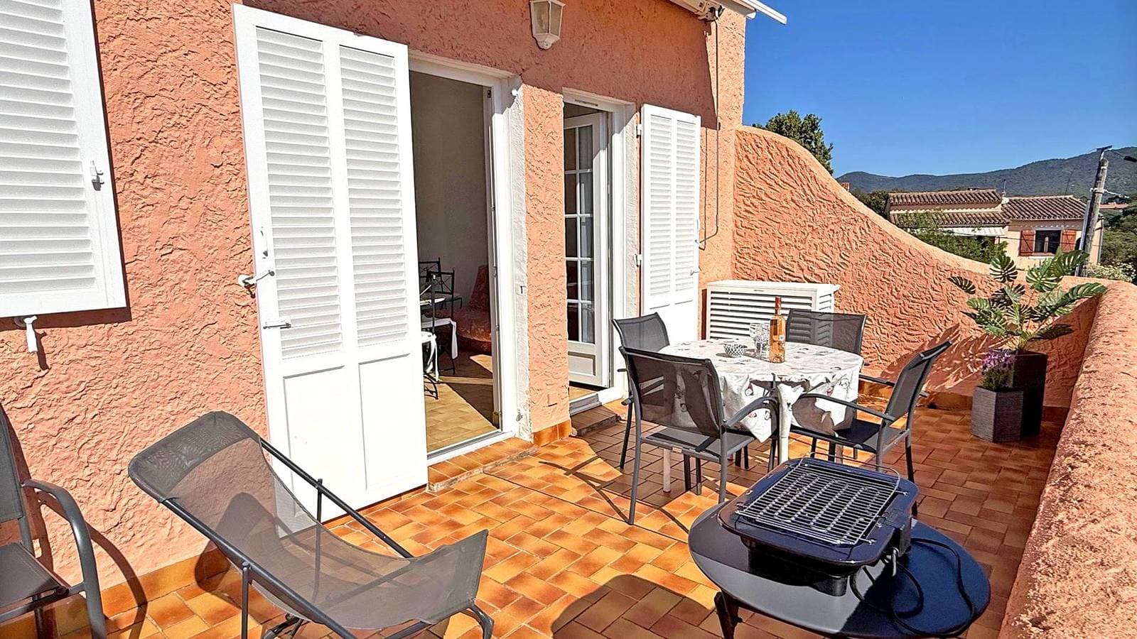 Foto 3 von 12: Ferienwohnung für 4 Personen mit Terrasse