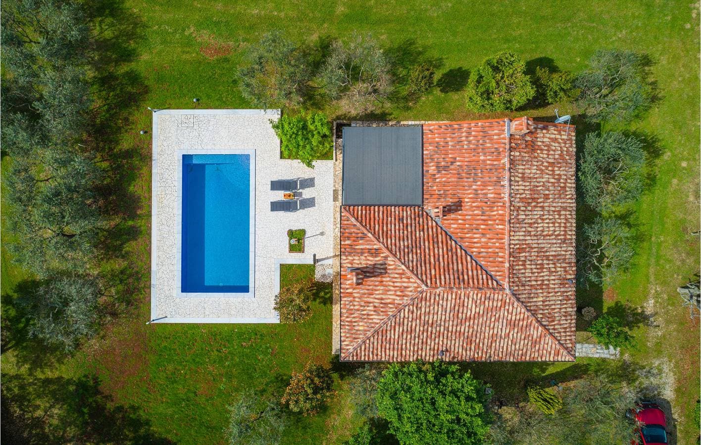 Foto 3 von 34: Modernes Apartment mit Pool, WLAN und Parkplatz in der Nähe des Stadtzentrums von Peruski