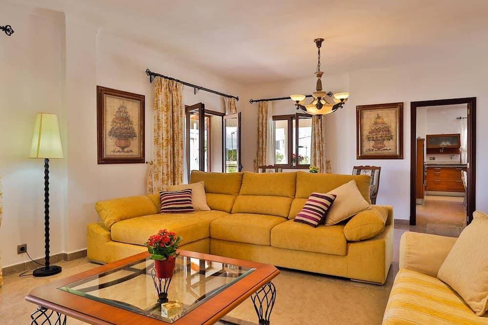 Foto 13 von 30: Ferienhaus Vidal für 8 Personen, privater Pool Garten in Portopetro, Klima, Wifi