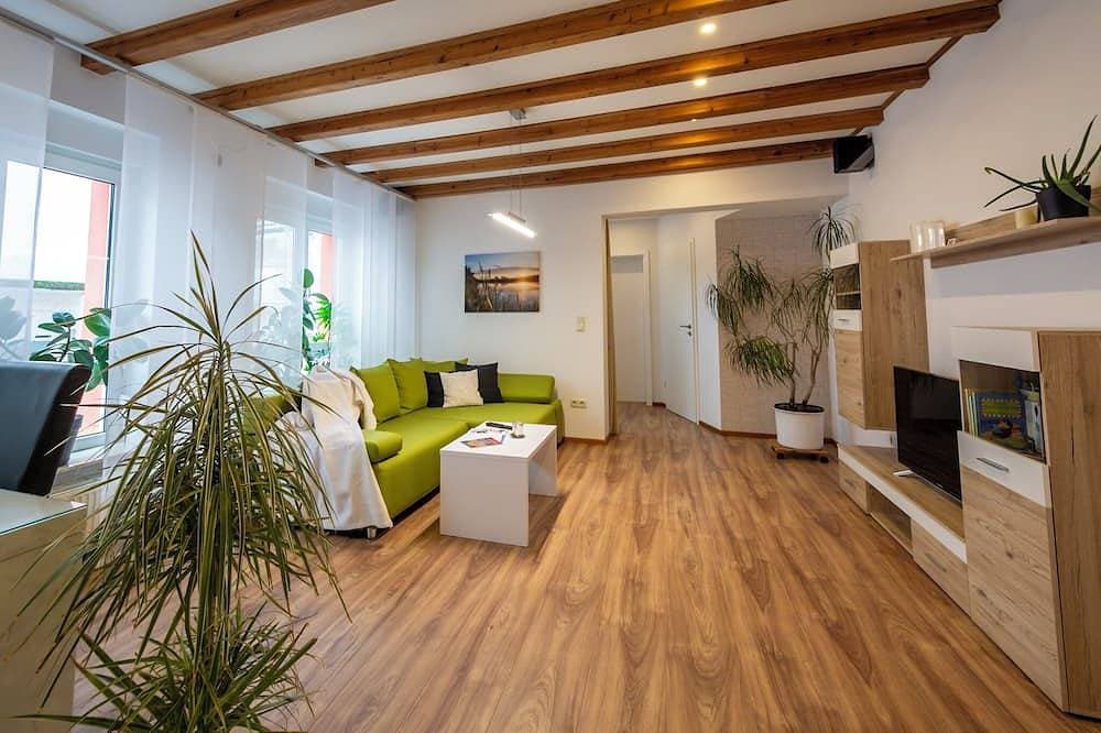 Foto 9 von 30: Moderne, komfortable Ferienwohnung mit Terrasse, am Maintalradweg,