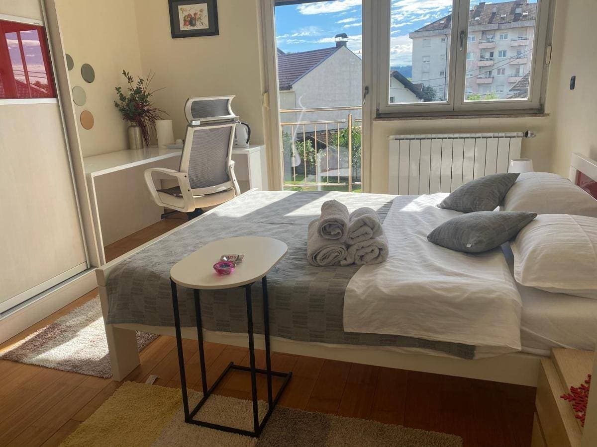 Foto 2 von 34: Double Room with Balcony